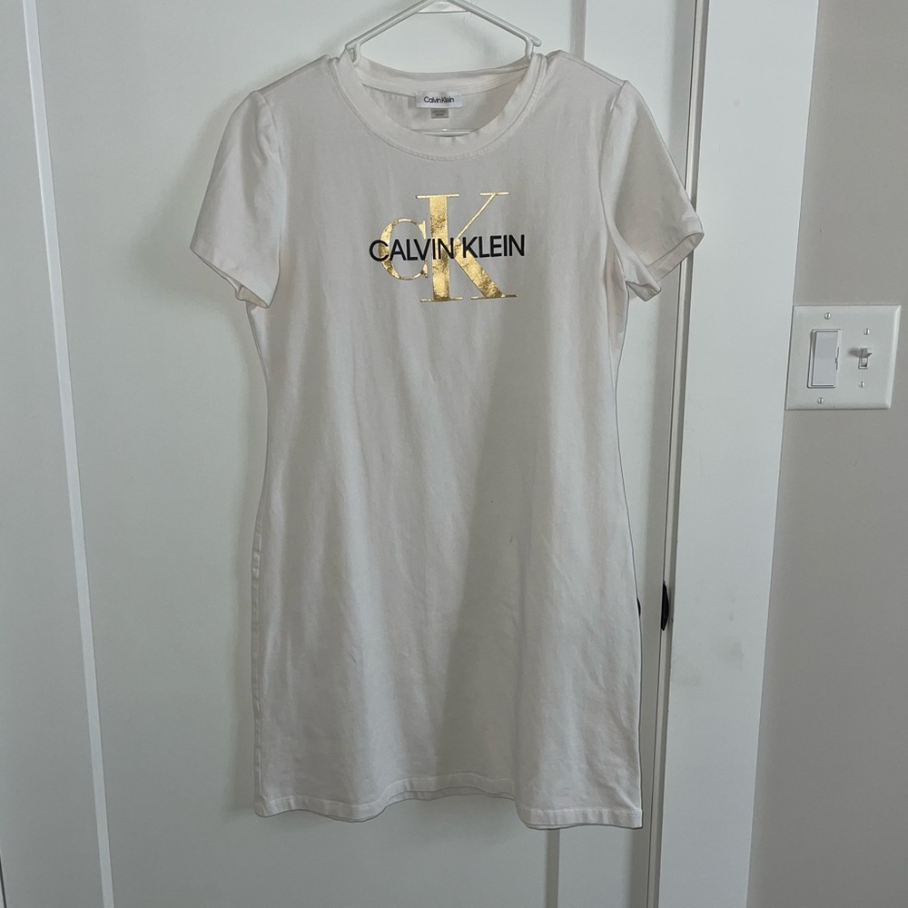 CALVIN KLEIN WHITE T-SHIRT DRESS